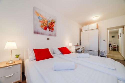 Red Vibe Apartments Central