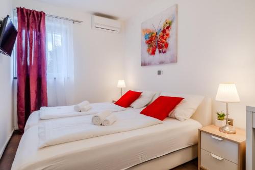 Red Vibe Apartments Central