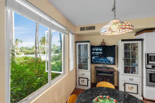 a dining room with a table and a view of the ocean at Villa De Palma -Oceanfront community w generator in Sabana