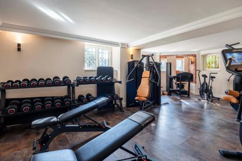 a fitness room with a gym with tread machines at meergut HOTELS in Kühlungsborn