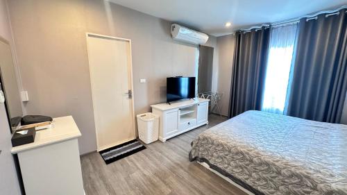 a small bedroom with a bed and a television at Indy2 Bangna km7 By koii in Bang Kew Yai