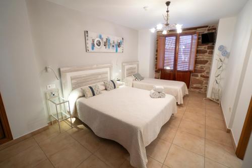 a bedroom with two beds and a couch at Hotel Rural L'Antic Portal in Vilafames