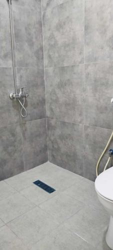 a bathroom with a shower with a sink and a toilet at وحدات سكنية مفروشة in Jeddah