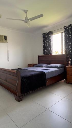 Ένα ή περισσότερα κρεβάτια σε δωμάτιο στο 4BHK House in a perfect location