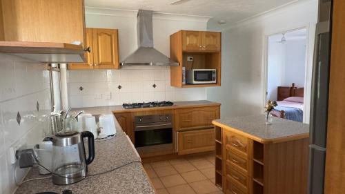 Η κουζίνα ή μικρή κουζίνα στο 4BHK House in a perfect location