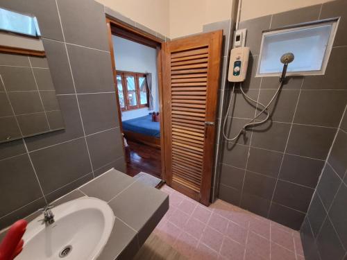 a bathroom with a sink and a shower at Sleep Pai Bed & Breakfast in Pai