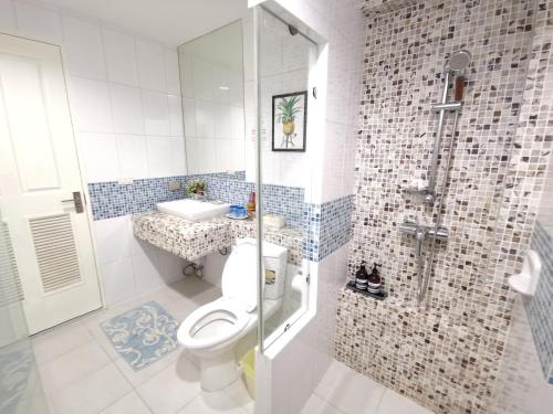 Koupelna v ubytování The Beach Bangsaen Condo Sea View Room 327-62 Top Floor-Free Netflix
