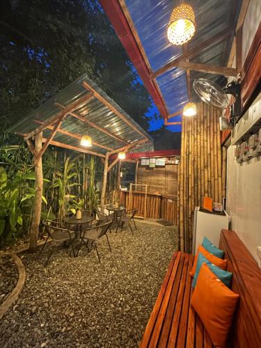 Κήπος έξω από το Wayans Siargao Homestay