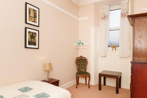 Katil atau katil-katil dalam bilik di Garmoyle House & Garmoyle Mid Cottage