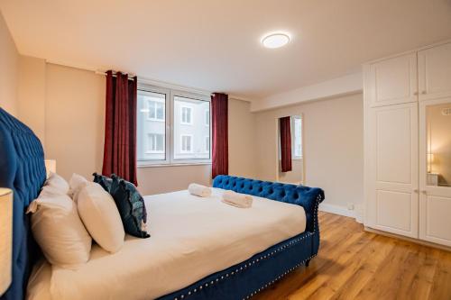 a bedroom with a blue bed in a room at Merchants Rest in Galway