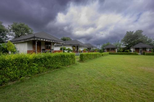 Κήπος έξω από το The Sariska Retreat