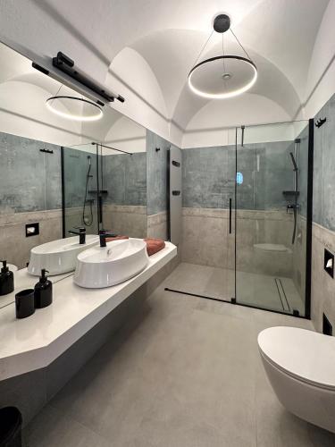 a bathroom with two sinks and a shower at Pokamedulski Klasztor w Wigrach in Wigry