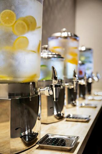 a juicer with a drink with lemons on a counter at Houston CityPlace Marriott at Springwoods Village in The Woodlands
