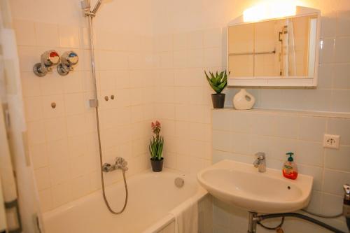 Ένα μπάνιο στο 4-Zimmer-Wohnung 126