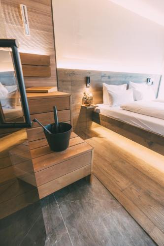 a bedroom with a bed and a black bowl on a table at LIVALPIN 2Enjoy in Garmisch-Partenkirchen