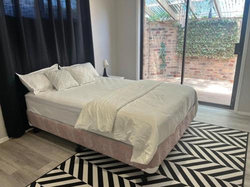 Una cama o camas en una habitación de The Nest