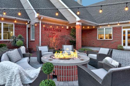 a patio with a fire pit and chairs and a building at Residence Inn by Marriott Woodbridge Edison/Raritan Center in Woodbridge