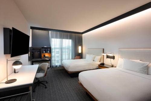 Courtyard by Marriott Charlotte Waverly Image