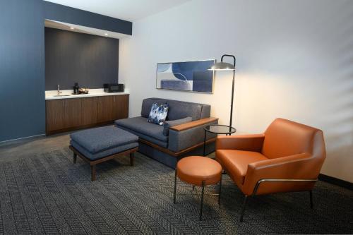 Courtyard by Marriott Charlotte Waverly Image