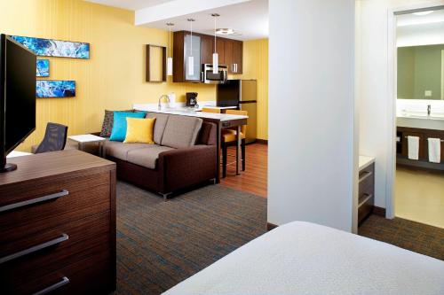 a living room with a couch and a kitchen at Residence Inn by Marriott Secaucus Meadowlands in Secaucus