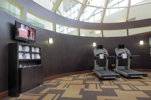 a gym with two exercise bikes and a television at Courtyard by Marriott Columbus West/Hilliard in Columbus