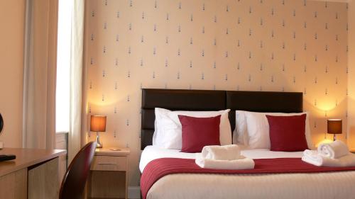 Ένα ή περισσότερα κρεβάτια σε δωμάτιο στο The Home Arms Guesthouse