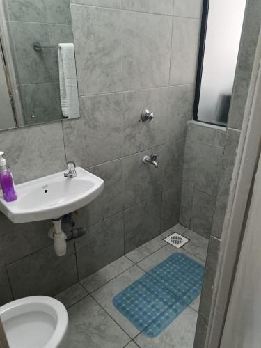 Ένα μπάνιο στο Legatus Cozy Studios 2
