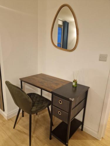 Gambar di galeri bagi Modern 2 bedroom 2 Bathroom Flat, Free Parking in Woolwich di London