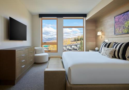 Postel nebo postele na pokoji v ubytování Viceroy Snowmass