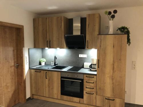 Dapur atau dapur kecil di Ferienwohnung auf dem Bauernhof in Hachenburg Hof Kleeberg II
