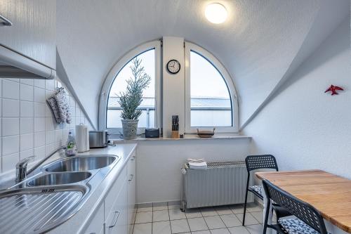 a kitchen with a sink and a window and a table at Apartment in Uni- und Citynähe in Oldenburg