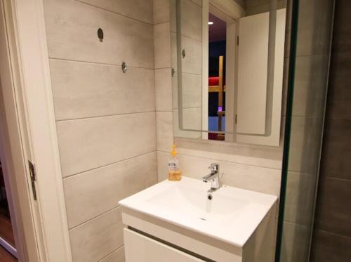 Ένα μπάνιο στο Amman damac عبدلي Abdali Boulevared عمان Two Bedroom Duplex With View