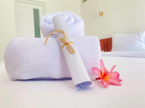 Postel nebo postele na pokoji v ubytování Starlight Cabin Kalianda