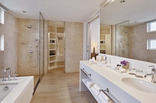 Ένα μπάνιο στο Hotel Paracas, a Luxury Collection Resort, Paracas