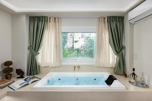 The Athenian Aroma - Suite with Jacuzzi