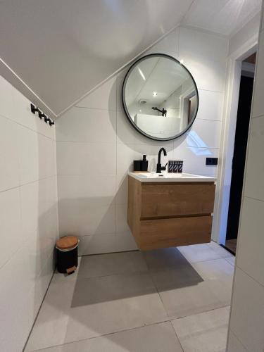 Ένα μπάνιο στο Tiny House Thuus