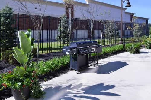 Courtyard by Marriott Columbus Grove Cityにある庭