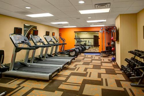 Das Fitnesscenter und/oder die Fitnesseinrichtungen in der Unterkunft Courtyard Columbus Downtown
