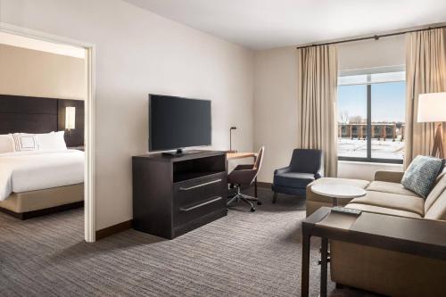 TV a/nebo společenská místnost v ubytování Residence Inn by Marriott Des Moines Ankeny