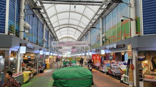 a shopping mall with a green covering in the middle at Cozy spacious house in Seoul