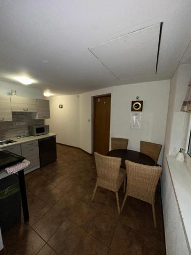 a room with a kitchen and a table and chairs at Willa Szus in Koniaków