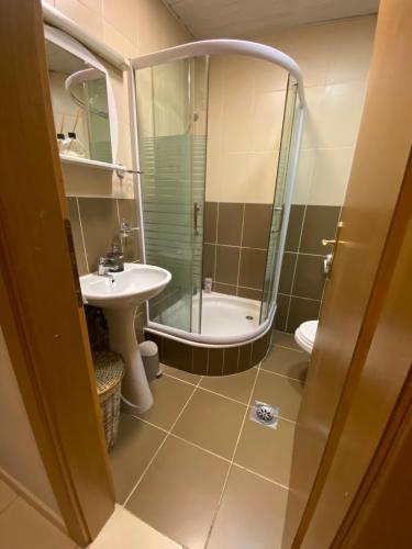 Ένα μπάνιο στο Lina Apartment