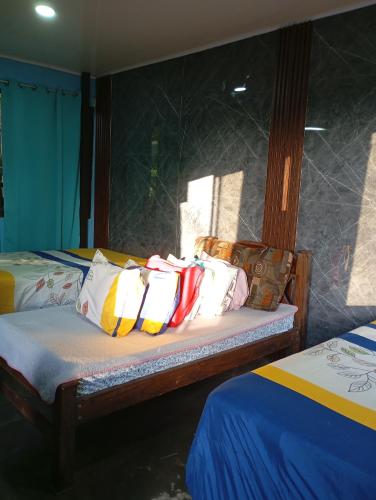 a bedroom with two beds with pillows and a mirror at Mono titi third floor in Manuel Antonio