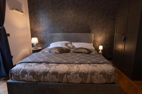 a bed with two dogs laying on top of it at V&V art & rooms in Nocera Inferiore