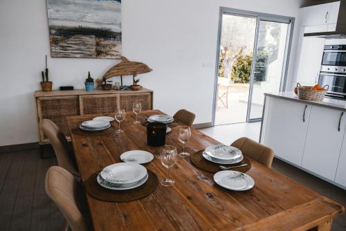 Η κουζίνα ή μικρή κουζίνα στο Villa luxe Ibiza Style, with heated pool