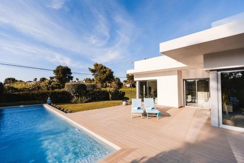 Πισίνα στο ή κοντά στο Villa luxe Ibiza Style, with heated pool