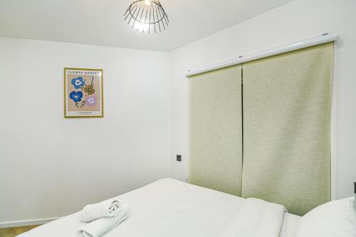 Ένα ή περισσότερα κρεβάτια σε δωμάτιο στο CHAMOMILE Luxury Apartment in Nizami street