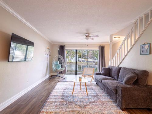 a living room with a couch and a table at Busch Gardens TownhouseUSF & Mofitt in Tampa