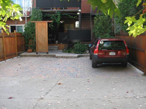 a car parked in a driveway in front of a house at A La Carte Bed & Breakfast in Montréal