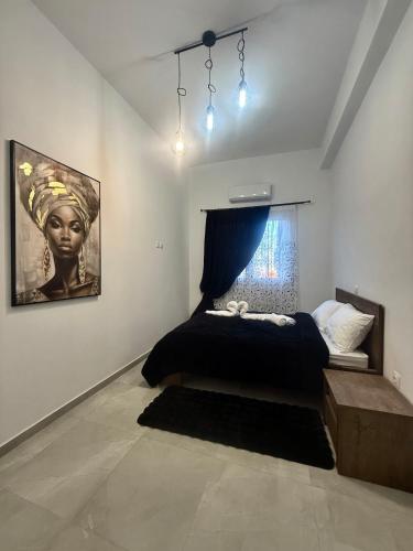 a bedroom with a black bed and a window at Το ΦΑΡΑΓΓΙ του ΠΑΡΝΑΣΣΟΥ 2 in Velítsa